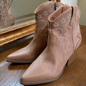 New. Indigo Brown Embroidered Ankle Booties. Size 6. Zip up.